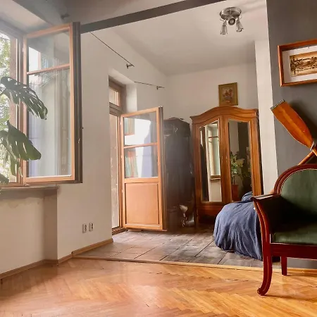 Old Town Krakow! Amazing Location & Character * Cracóvia